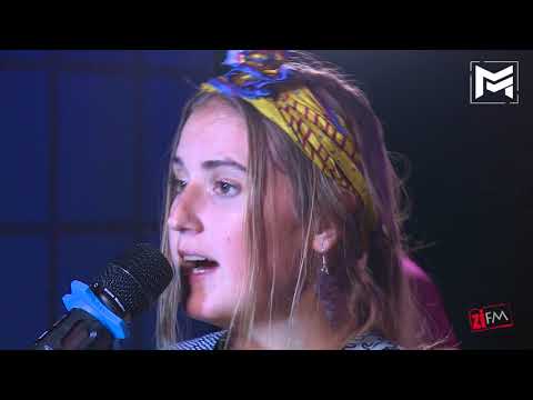 Gemma Griffiths Performs LIVE On The Acoustic Cafe