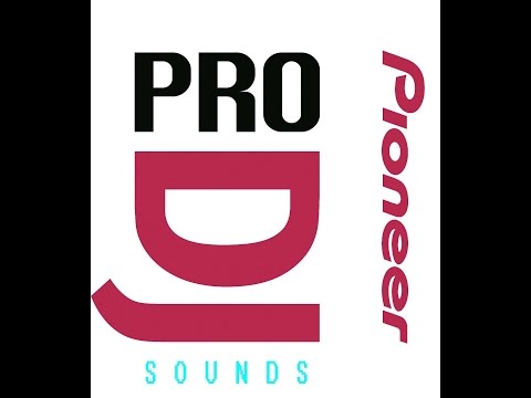 DJ Juicy M mashuping on 4 CDJs