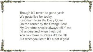 Gloria Estefan - Time Is Ticking Lyrics
