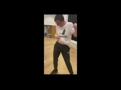 white guy hip dancing to nasty by tinashe