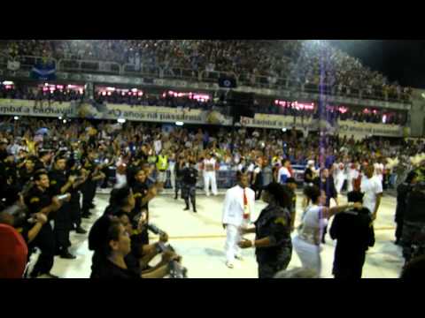 A Furiosa bateria do Salgueiro no desfile das campeãs 2011