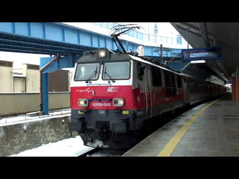 Niepodległa EP09-045 Kraków Główny z pociągiem ekspresowym InterCity nr EIC3504 do Gdyni Głównej