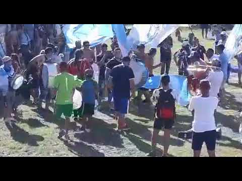 "PREVIA HINCHADA DE ARGENTINO DE QUILMES EL CLÃSICO CON BERAZATEGUI GANAMOS 4 A 0" Barra: La Banda del Mate • Club: Argentino de Quilmes • País: Argentina