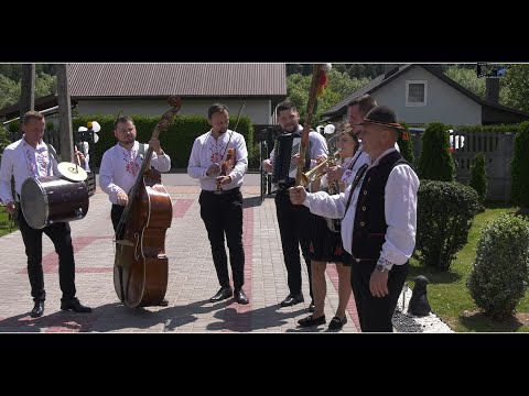 Zespół "MUZYKALNI"; drużba Krzysztof Smyda i "PRZEZ SĄDECKĄ WIEŚ"