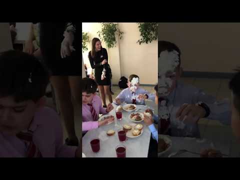 Появилось видео с броском торта в лицо Ефремову Новости общества Известия 10.11.