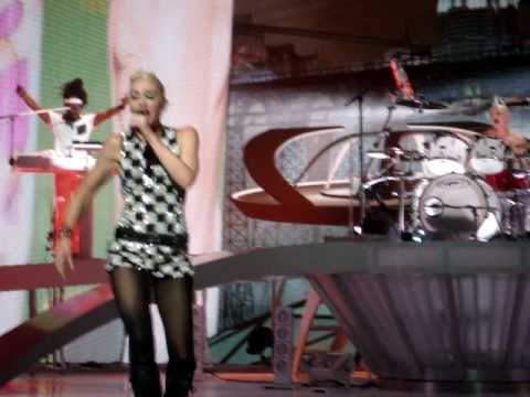 Gwen Stefani & No Doubt UP REAL CLOSE!