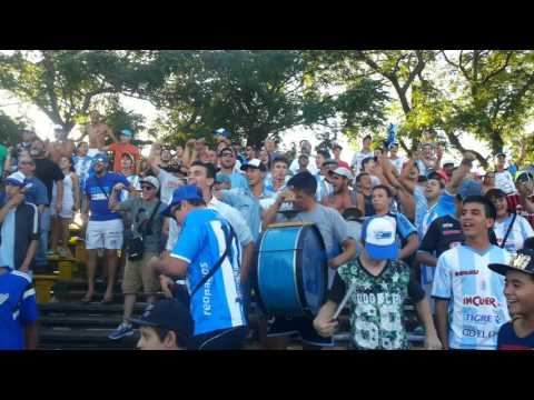 "LA BANDA ALENTANDO CERRO 1 LIVERPOOL 0 CLAUSURA 2015-2016" Barra: Los Villeros • Club: Cerro