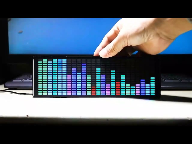 Vídeo relacionado con AMONIDA Pantalla de Espectro Musical LED, Luz de Ritmo Controlada por Sonido de 20 Hz-25 KHz, Luz Ambiental de Recogida, Dispositivo de de Ritmo Controlado por Voz con Entrada de 3,5 Mm, Ideal para