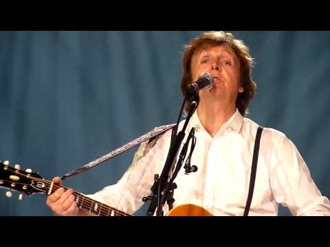 Paul McCartney - Yesterday (Live in Puerto Rico)