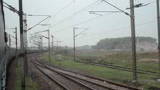 preview picture of video '2381 Poorva Express Speeds towards Dhanbad'