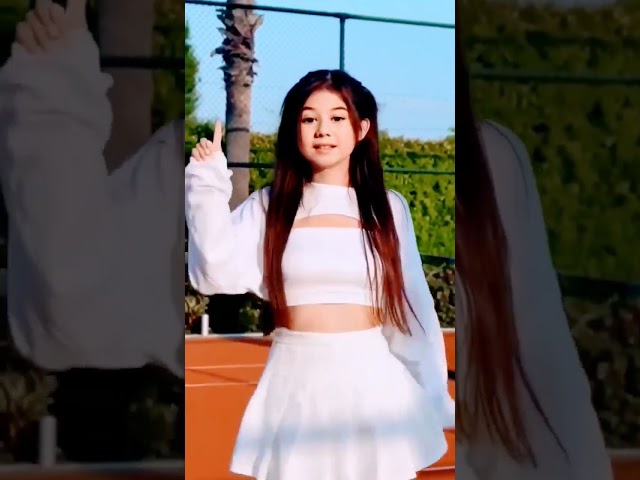 Милана Хаметова танцует в короткой юбочке