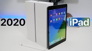 Apple iPad 10.2 (2020) - Unboxing, Comparison and First Look