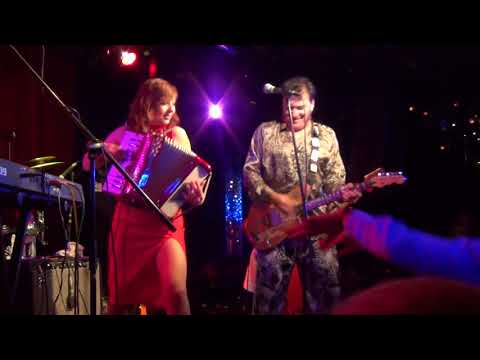 Red Elvises in 16 tons - Lara's Wedding