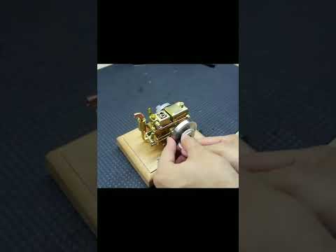 Firing up a steampunk 4 temps 2.6 cc mini engine