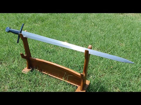 Cutting tatami with an ATrim XVIII.7 arming sword (munition grade) from Angus Trim