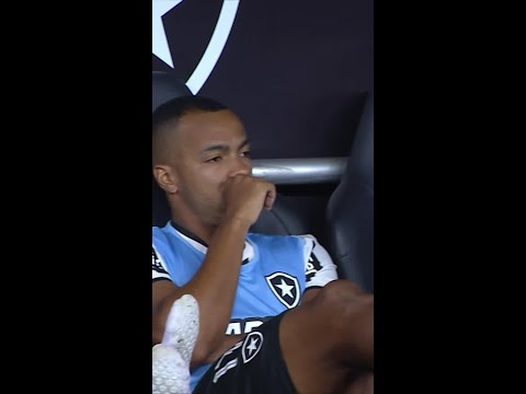 JOGADORES DO BOTAFOGO ABATIDOS DURANTE O JOGO CONTRA O VITÓRIA | BRASILEIRÃO | #shorts | ge.globo