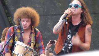 The Constellations "Step Right Up" Live at Lollapalooza 2010 (+ crazy dancing guy)