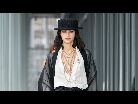 Chanel | Pre Fall Winter 2022/2023 | The Looks