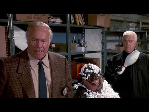 Csupasz pisztoly 2 - Bunyó