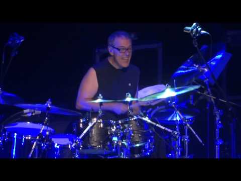 Vinnie Colaiuta ao vivo com Herbie Hancock James Genus e Zaki Hassim (Tablas) no Credicard hall 2013