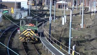 preview picture of video 'Battery Locomotive BL3 (97903) shunting in Gosforth Depot'
