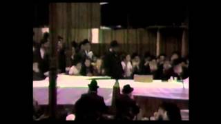 הרבי מליובאוויטש: ניגון "הופ קוזק" - התמונה מוצגת ישירות מתוך אתר האינטרנט יוטיוב. זכויות היוצרים בתמונה שייכות ליוצרה. קישור קרדיט למקור התוכן נמצא בתוך דף הסרטון