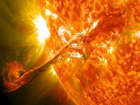 Breaking Giant Sunspots Unleashes Powerful Solar X Flares Headed for Earth September 2017 Video