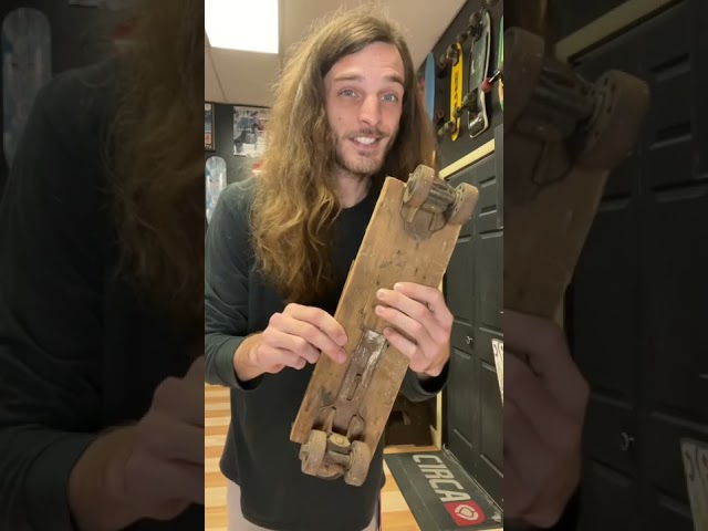 Vídeo relacionado con Patinador del arte pop de los años 60, Skateboarder retro del vintage Manga Larga