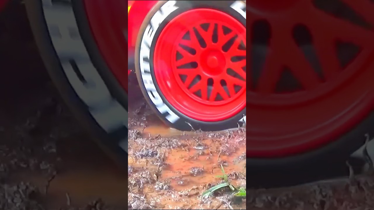 マックィーンのタイヤが泥にはまった！ #shorts