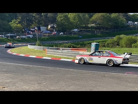Einführungsrunde der 1. Startgruppe bei den 24h Classics Nürburgring 2023