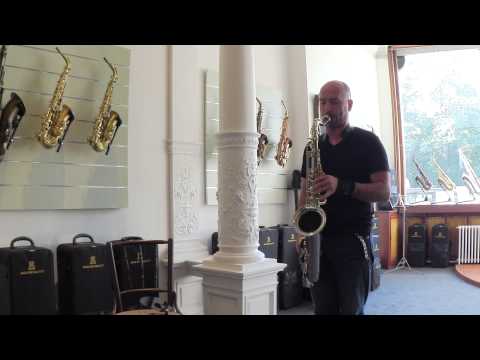 Hervé Letor gives Adolphe Sax & Cie saxophone a try