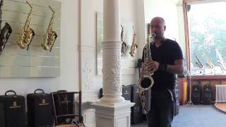 Hervé Letor gives Adolphe Sax & Cie saxophone a try