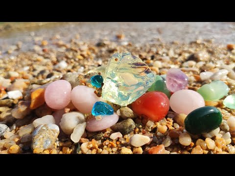 Super clean beach, perfect for pearl oyster growth. Gems, diamonds, pearls, jewelry