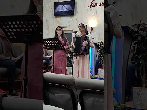 Stau aici la scăldătoare //Surorile Larisa și Sinorica Lungu