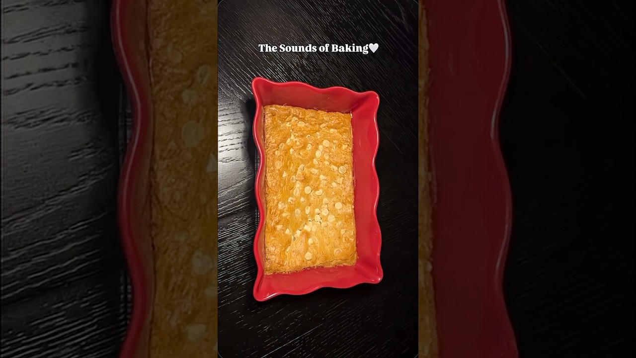 THE BEST WHITE CHOCOLATE COOKIE BARS YOULL EVER MAKE🤎 Baking bcuz therapy is expensive🙈#relatable