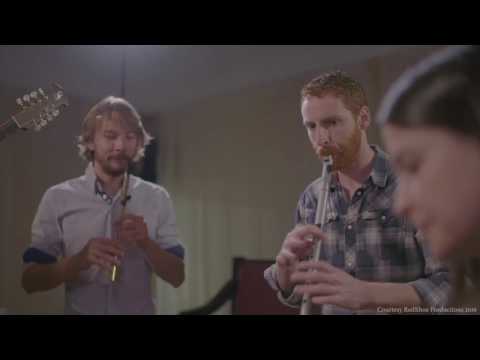 Réalta -  Slides (The Star Above The Garter - Eibhlín Ní Riordáin’s) - Hup TG4 2016