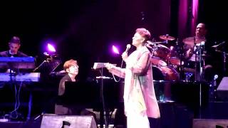 This Guy's In Love - Dionne Warwick Live in Manila