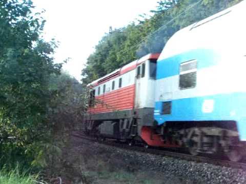 749008 na čele os. 9055 projíždí mezi Prahou Vršovice a Prahou Krč - 19.9.2010.