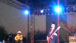 MIGUEL Y SUS RENEGADOS (la yaquecita) SKY MALL