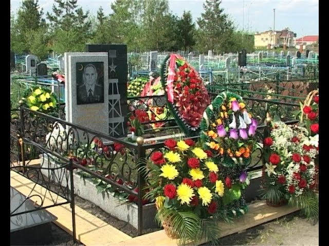 … со звездой Героя и буровой вышкой.