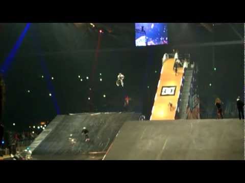 Nitro Circus LIVE 2012 - Train on the BIG AIR, Ski's, Inline Skates and BMX's backflips