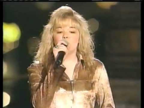 Leann Rimes 'Blue' live concert performance