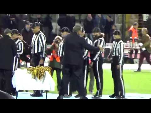 20161008 German Bowl 2016 nach dem Spiel Schiedsrichter
