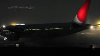 preview picture of video '[Wet night] Itami Airport by EOS 7D'