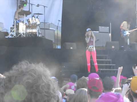 The Asteroids Galaxy Tour (live) - Heart attack Pinkpop 26-05-2012