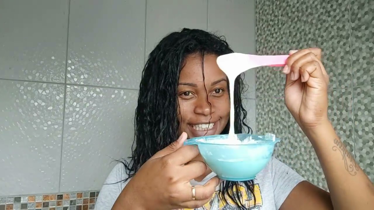 Assistir no YouTube: Progressiva caseira com apenas 3 itens - Tati Luu