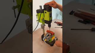 Krížový pracovný stôl 130x130mm zelený, zverák