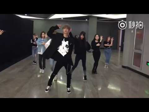 180702 UNIQ Wang Yibo - Pick Me first rehearsal