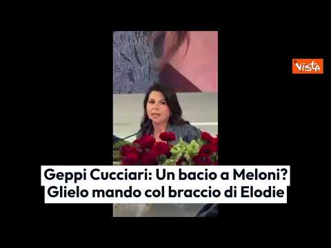 Geppi Cucciari: "Non bacerei Giorgia Meloni nemmeno col braccio di Elodie"