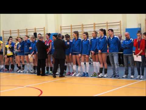 2014-02-16 Wręczenie srebrnych medali dla juniorek MKS DG (Emil Szer)